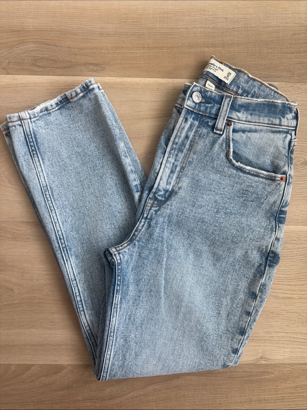 A&F - Curve Love The Ankle Straight Ultra High Rise